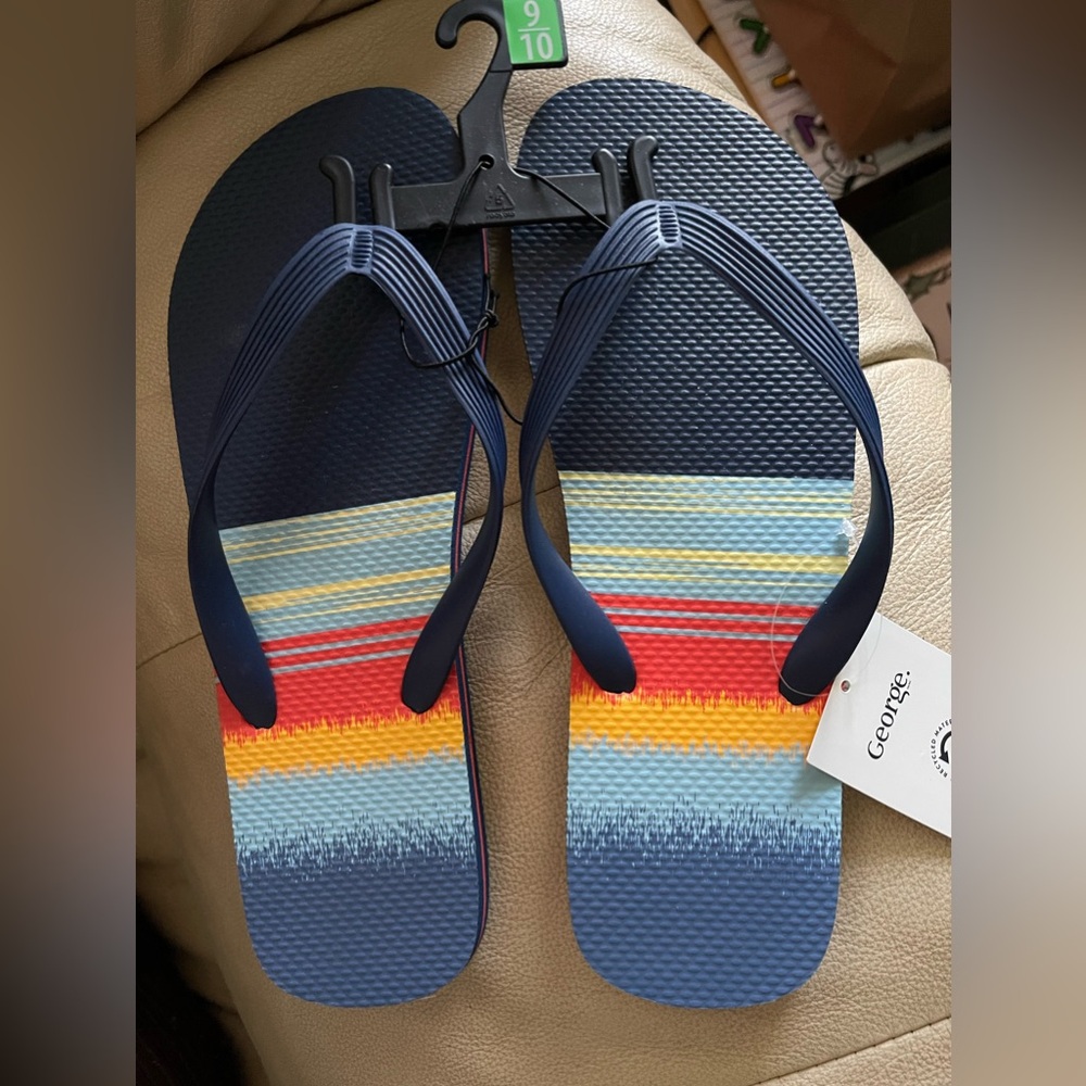 5/10$ NWT flip-flops, size 9/10 unisex, with multi colours